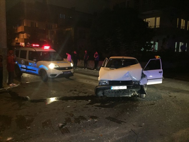 Düzce'de Otomobil ile hafif ticari araç çarpıştı: 4 yaralı