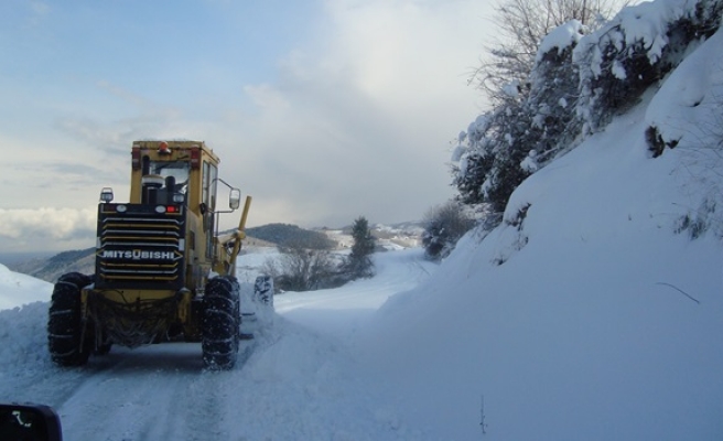 Ereğli´de kar yağışı 29 köyü ulaşıma kapattı