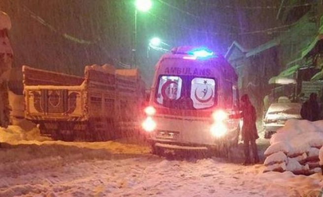 Alaplı´da kar küreme aracı kaza yaptı: 2 Yaralı