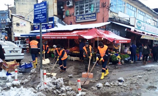 Ereğli Belediyesi karla mücadele çalışmasını sürdürüyor