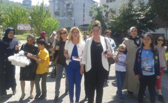 Gülüç MHP kadın kolları Anneleri unutmadı