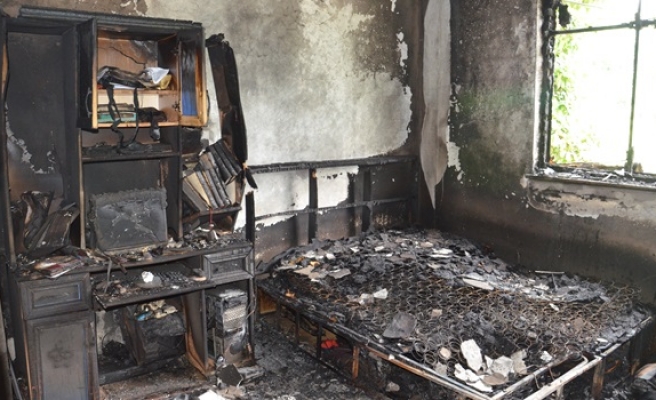 Öğretmen yangında yanarak hayatını kaybetti