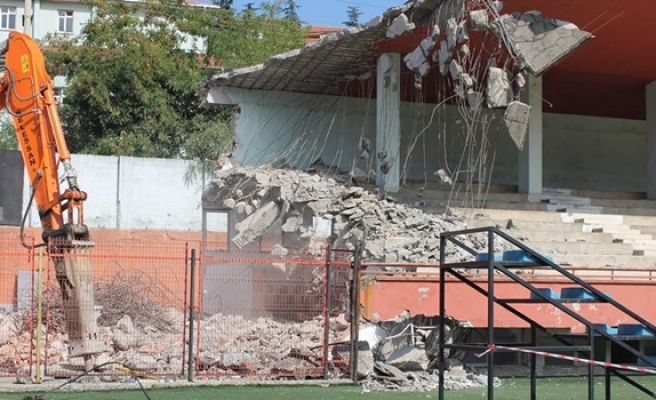 Zonguldak Kömürspor´un stadı yıkılmaya başlandı