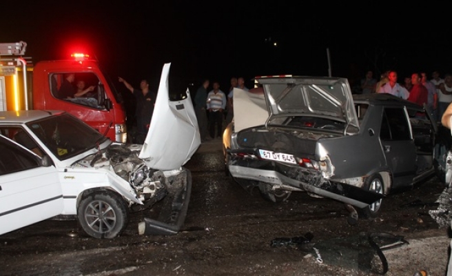Zincirleme trafik kazasında 1´i ağır, 3´ü çocuk, 8 yaralandı