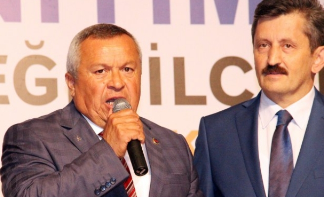 MHP´li Belediye Başkanı 100 Kişi ile AK Parti´ye geçti