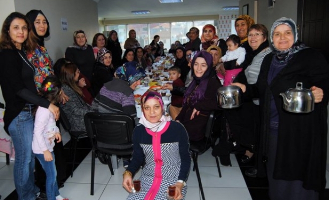 AK Parti Kadın Kolları programlarına devam ediyor