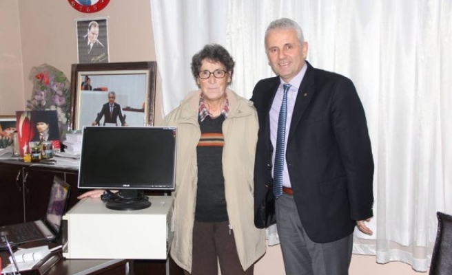 Yolcu´dan CHP  Alaplı kadın kollarına bilgisayar jesti