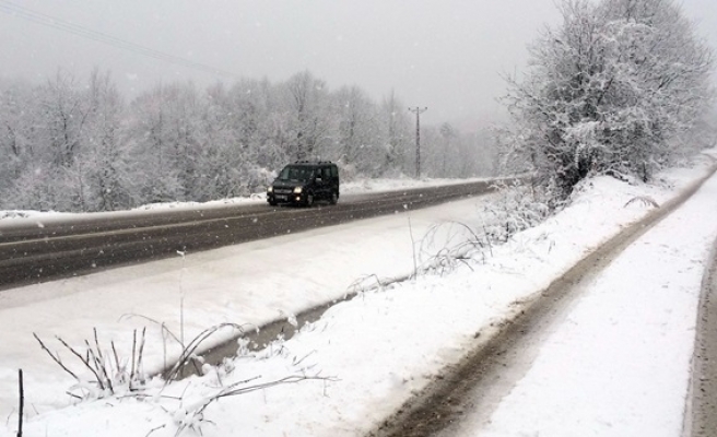 Zonguldakın yüksek kesimlerinde kar etkili oluyor
