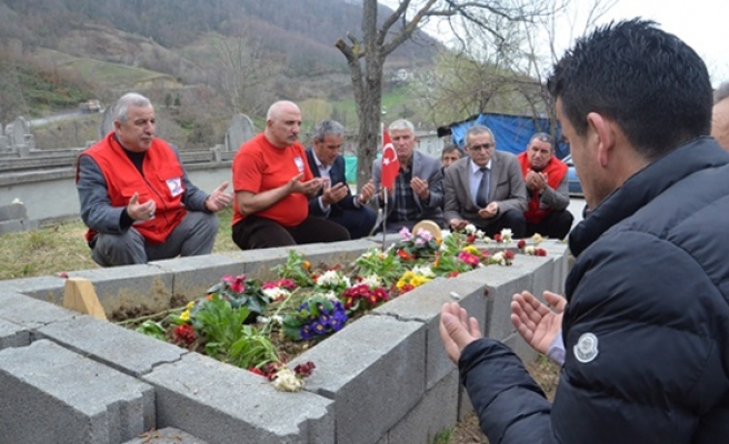 Türkiye Kızılay Derneği Zonguldak Şubesinden şehidin ailesine ziyaret