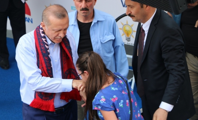 Erdoğan ağladığını görünce dayanamadı!