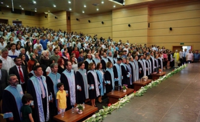 BEÜ'de mezuniyet sevinci