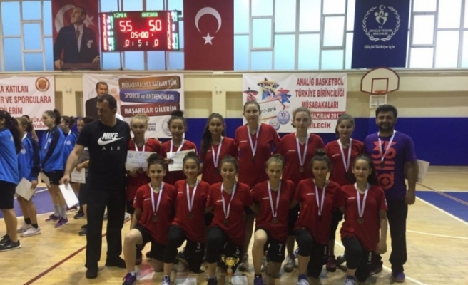 Küçük kızlar Türkiye üçüncüsü oldu