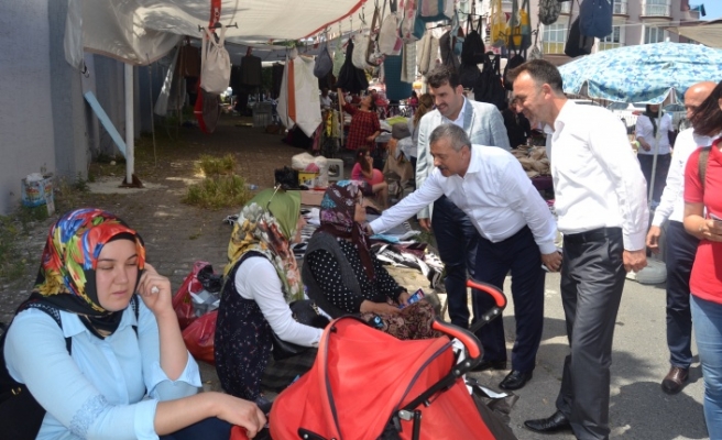 Türkmen, Cumartesi pazarını gezdi