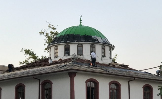 Akçakoca Çuhallı Camisinin çatısı onarılıyor!