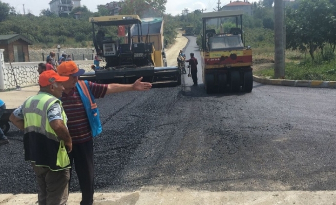 Akçakoca Belediyesi asfalt çalışmasına ağırlık verdi