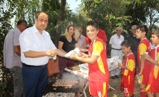 Başkan Demirtaş sporculara mangal partisi