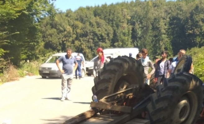 Düzce’de traktör devrildi: 2 yaralı