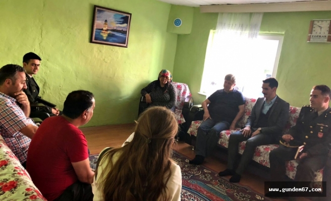 Vali Çınar, şehit ailesini ziyaret etti