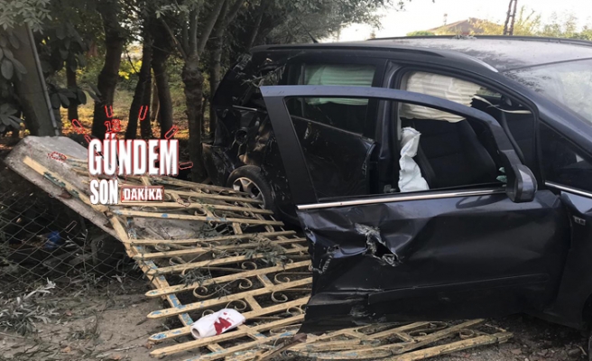 Otomobil evin duvarına çarptı: 3 yaralı