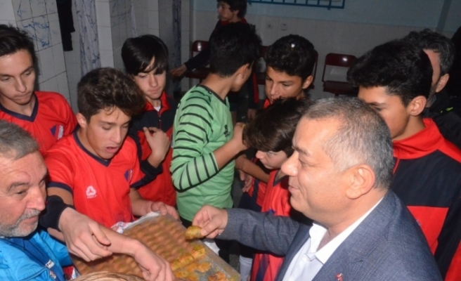 Erdoğan Bıyık’tan sporcu gençlere destek