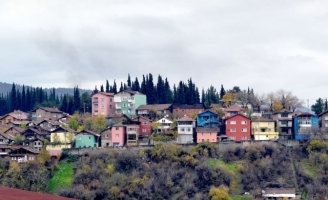 Öğlebeli Mahallesinde evler farklı renklere boyanıyor