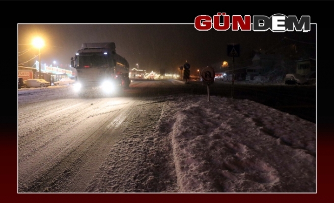 Düzce- Zonguldak yolu 'kar'a teslim!