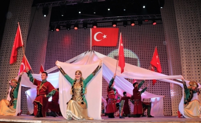 Devlet Halk Dansları Topluluğu’nun Karabük’teki gösterisine büyük ilgi