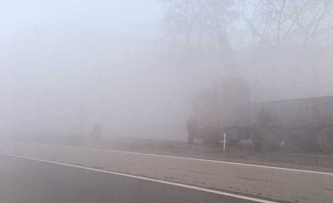 Yenice’de yoğun sis sürücüleri olumsuz etkiledi