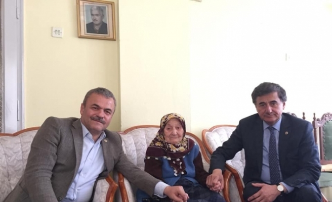 AK Partili vekillerden yaşlılara ziyaret