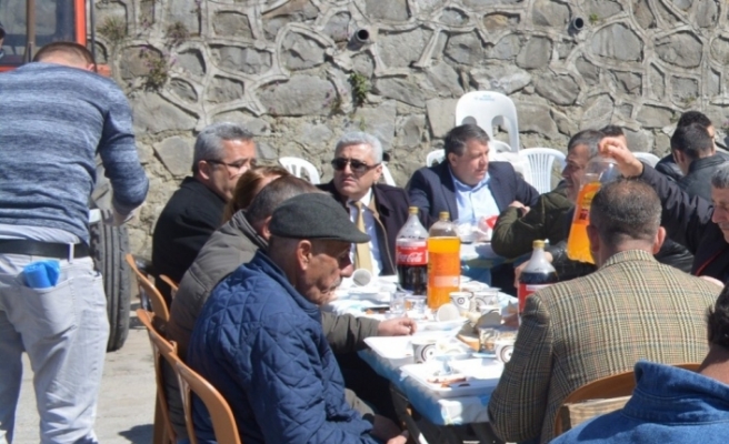Başkan Demirtaş ve belediye personelleri öğe yemeğinde buluştu