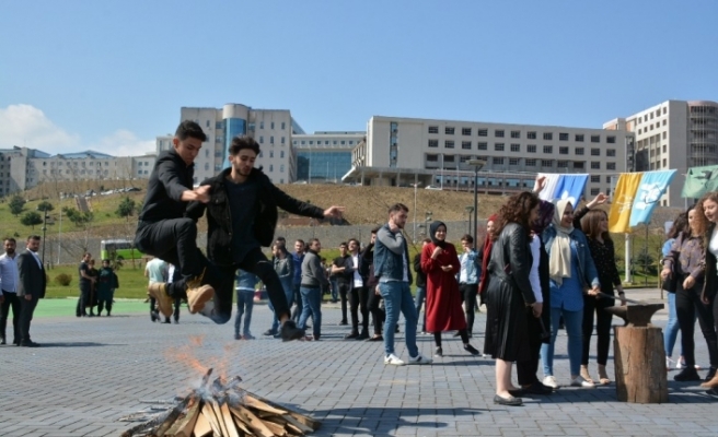 Üniversite öğrencileri Nevruz Bayramını kutladı