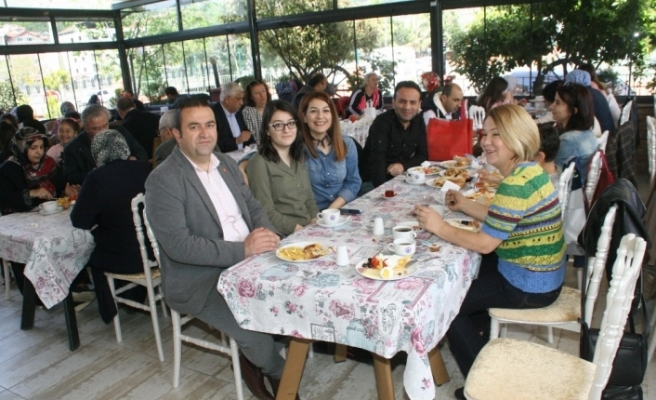 Ahmet Taner Kışlalı Ortaokulundan dayanışma kahvaltısı