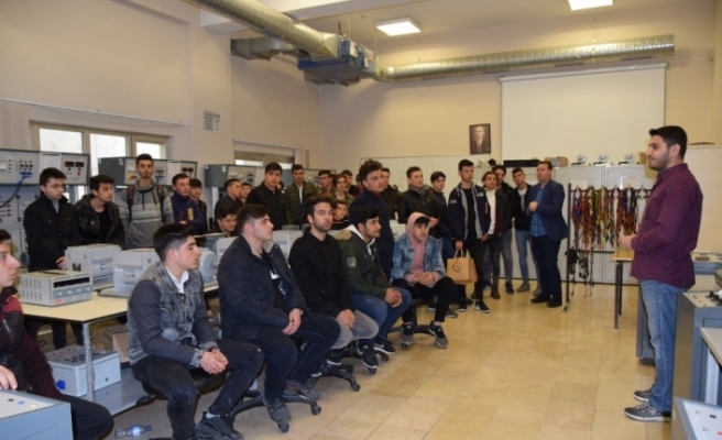 Lise öğrencileri Düzce Üniversitesi’ni ziyaret etti