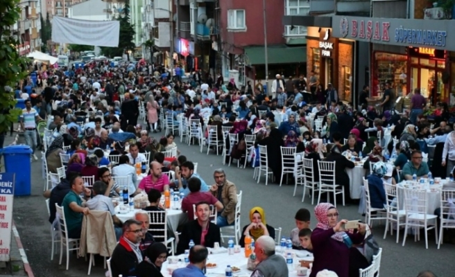 Başkan Vergili, Esentepe’de düzenlenen geleneksel mahalle iftarına katıldı