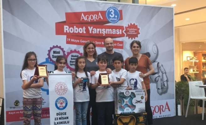 Düzce 23 Nisan İlkokulu öğrencileri Robot yarışmasında 3. oldu