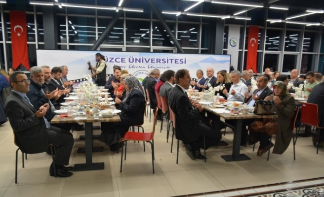 Düzce Üniversitesi ailesi iftar yemeğinde bir araya geldi