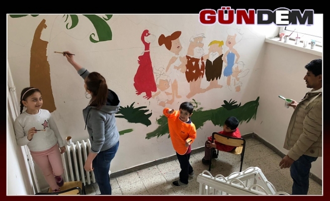 Okul duvarlarını boyadılar!..