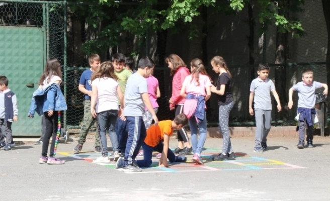 Safranbolu’da okul bahçeleri öğrenciler için renklendi