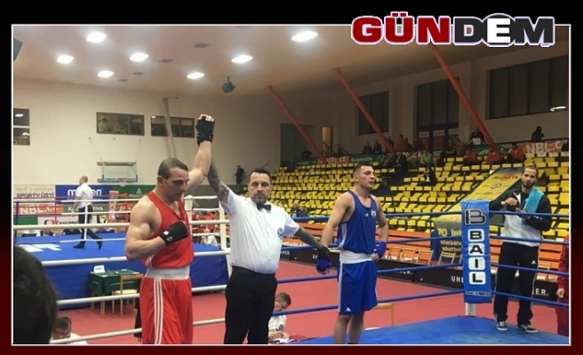 Zonguldaklı boksör kıl payı kaybetti!..