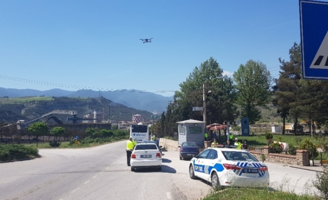 Emniyet kemerini takmayan sürücüler ‘drone’ ile tespit edildi