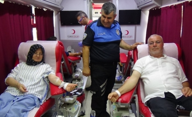 Polis ve Kızılay’dan kan bağış kampanyası