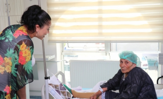 Safranbolu Belediyesi hastalara moral vermeye devam ediyor