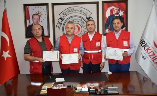 AK Partili vekiller kurbanlarını Kızılay’a bağışladı