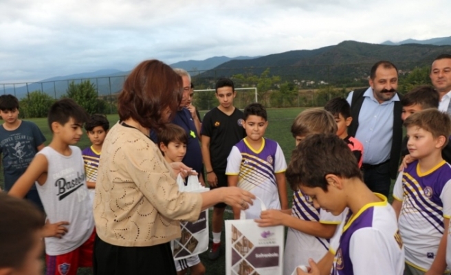 Başkan Köse yaz spor okullarındaki öğrencilerle bir araya geldi