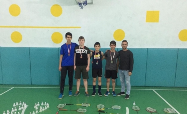 Badmintonda Cumhuriyet kupası sona erdi