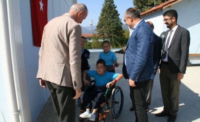 Kaymakam Altay Engelli Bir Öğrenci İle Yakından İlgilendi
