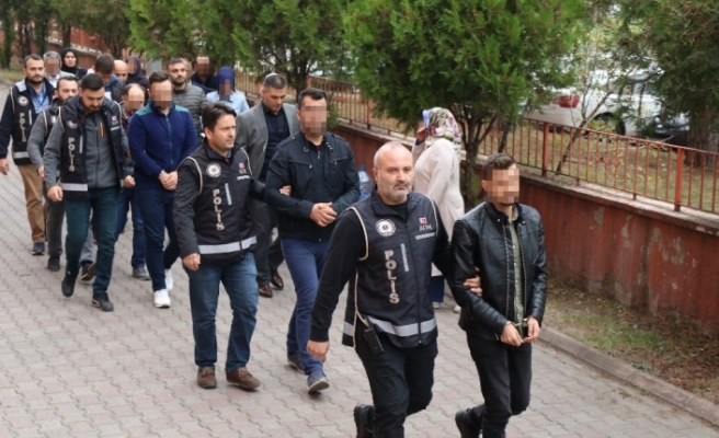 Karabük merkezli 3 ilde FETÖ operasyonu: 4’ü aktif 5 polis adliyede