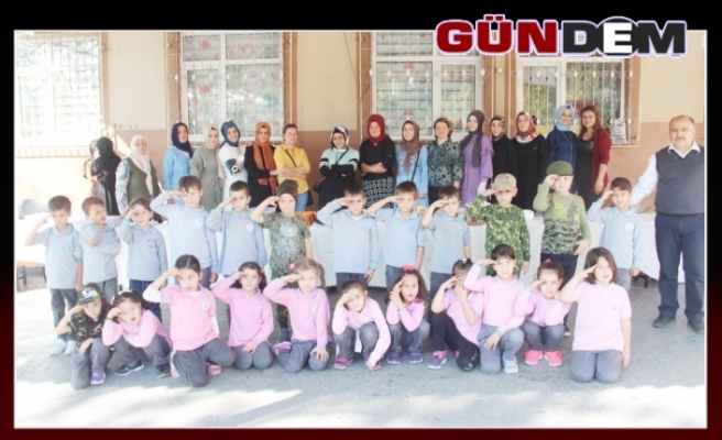 Minik öğrencilerden Mehmetçik Vakfına bağış