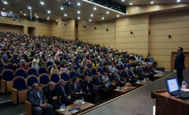BEÜ’de “Değerlerimiz ve Din” konferansına yoğun ilgi