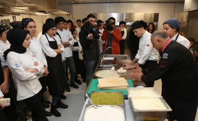 KBÜ Gastronomi öğrencileri "usta şeflerle" mutfakta